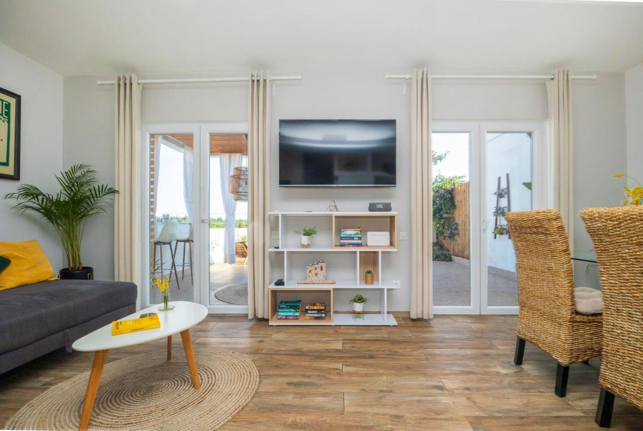 Villa Oasis With Private Pool มิลนา ภายนอก รูปภาพ